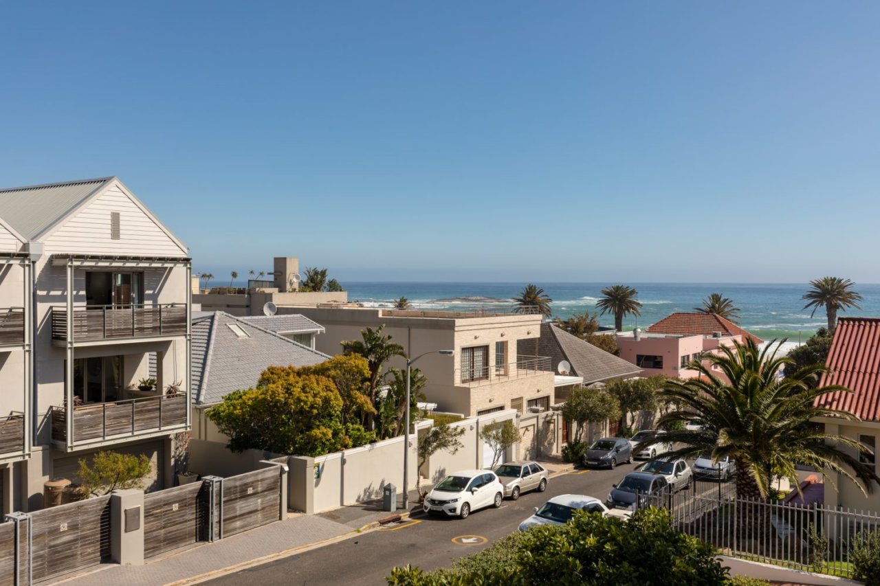 Photo 16 of Linda Vista accommodation in Camps Bay, Cape Town with 5 bedrooms and 5 bathrooms