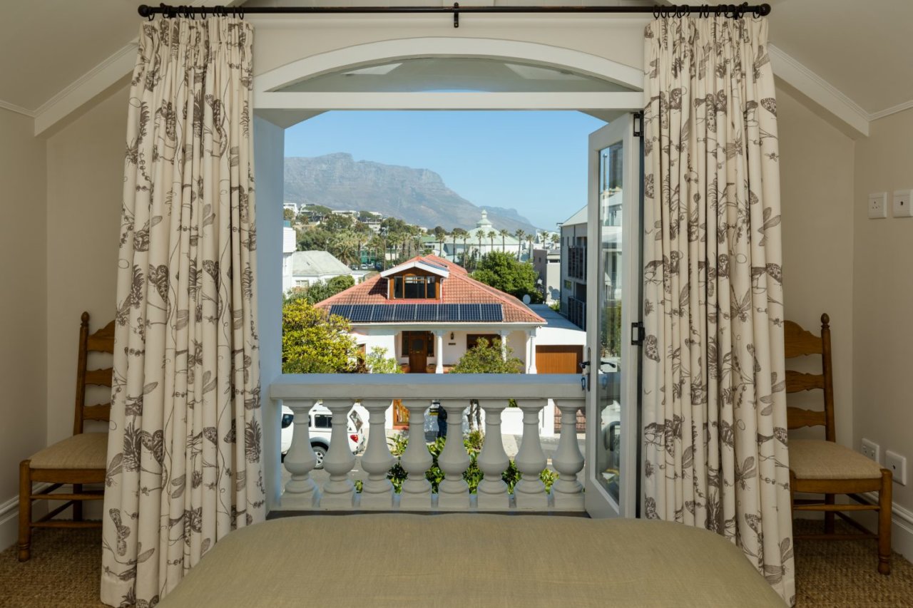 Photo 3 of Linda Vista accommodation in Camps Bay, Cape Town with 5 bedrooms and 5 bathrooms