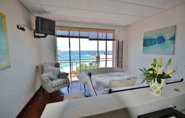 Photo 10 of Llandudno Beach Villa accommodation in Llandudno, Cape Town with 5 bedrooms and 4 bathrooms