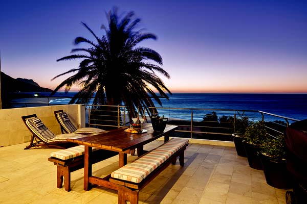 Photo 2 of Luna Blanca accommodation in Camps Bay, Cape Town with 3 bedrooms and 2 bathrooms