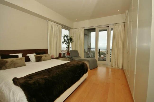 Photo 7 of Mahogony Villa accommodation in Green Point, Cape Town with 4 bedrooms and 4 bathrooms