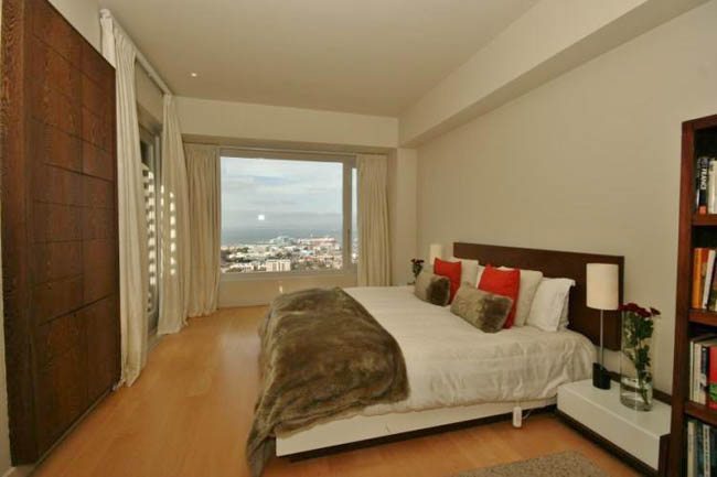 Photo 9 of Mahogony Villa accommodation in Green Point, Cape Town with 4 bedrooms and 4 bathrooms