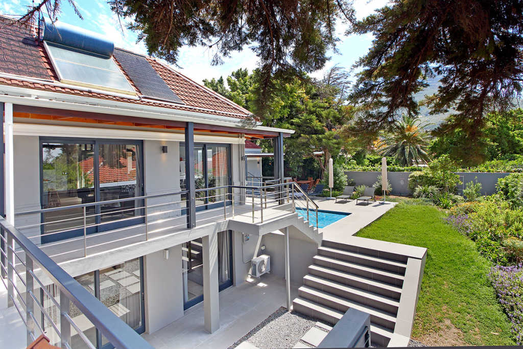 Photo 3 of Maison de Ville accommodation in Oranjezicht, Cape Town with 4 bedrooms and 4 bathrooms