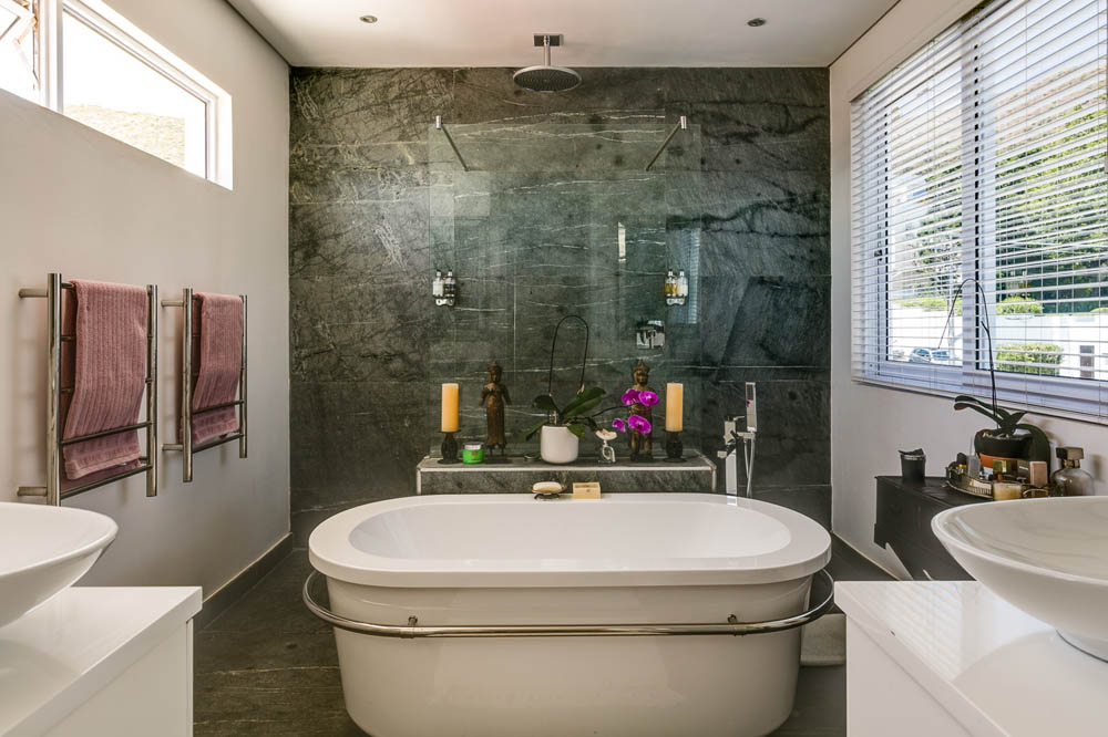 Photo 14 of Maison émeraude accommodation in Fresnaye, Cape Town with 3 bedrooms and 3 bathrooms