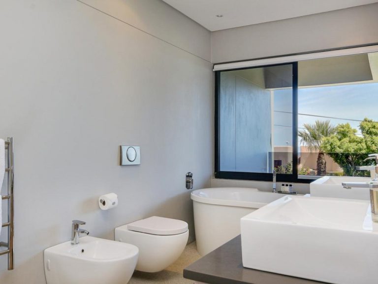Photo 20 of Malindi accommodation in Camps Bay, Cape Town with 4 bedrooms and 4 bathrooms