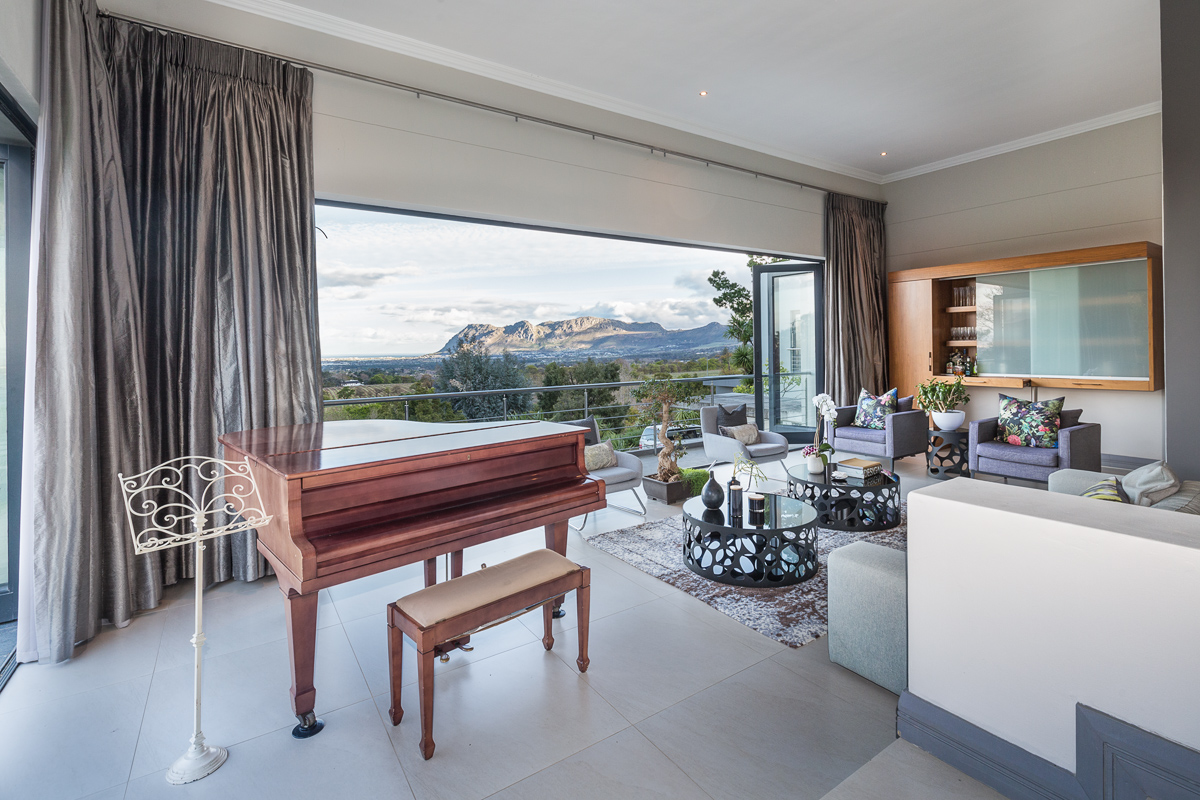 Photo 12 of Manas Villa accommodation in Constantia, Cape Town with 5 bedrooms and 5 bathrooms