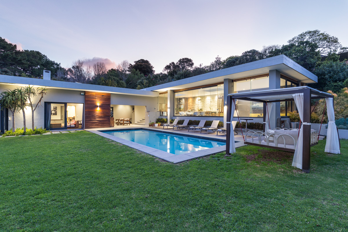Photo 1 of Manas Villa accommodation in Constantia, Cape Town with 5 bedrooms and 5 bathrooms
