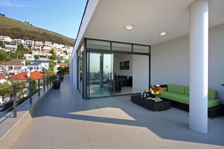 Photo 13 of Mayden Views accommodation in Green Point, Cape Town with 3 bedrooms and 2 bathrooms