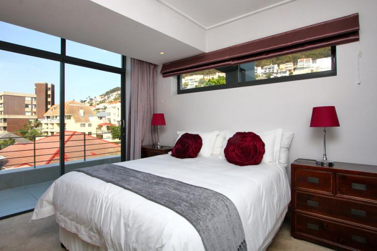 Photo 6 of Mayden Views accommodation in Green Point, Cape Town with 3 bedrooms and 2 bathrooms