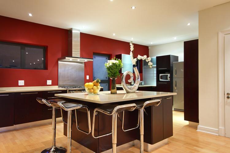 Photo 10 of Medburn Views accommodation in Camps Bay, Cape Town with 5 bedrooms and 4 bathrooms