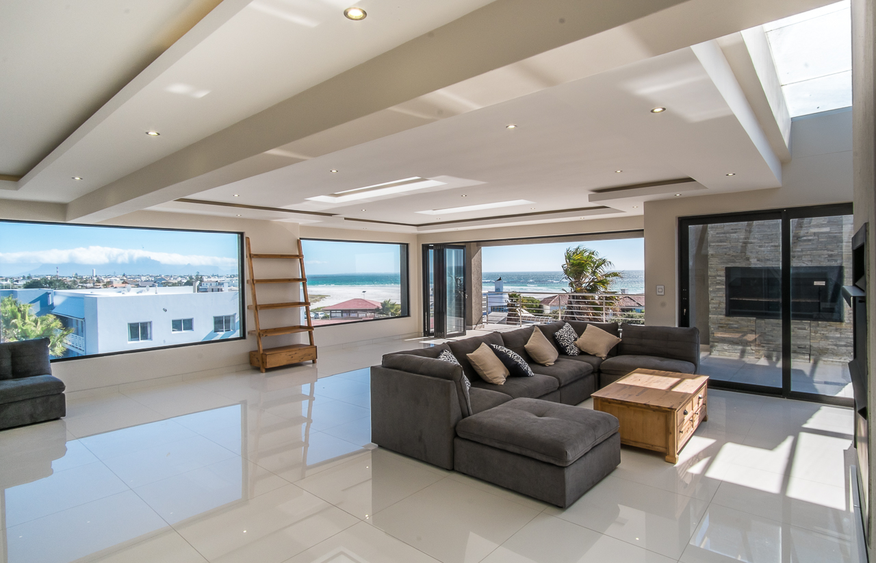 Photo 14 of Luxury Villa Melkbos accommodation in Melkbosstrand, Cape Town with 6 bedrooms and 6 bathrooms
