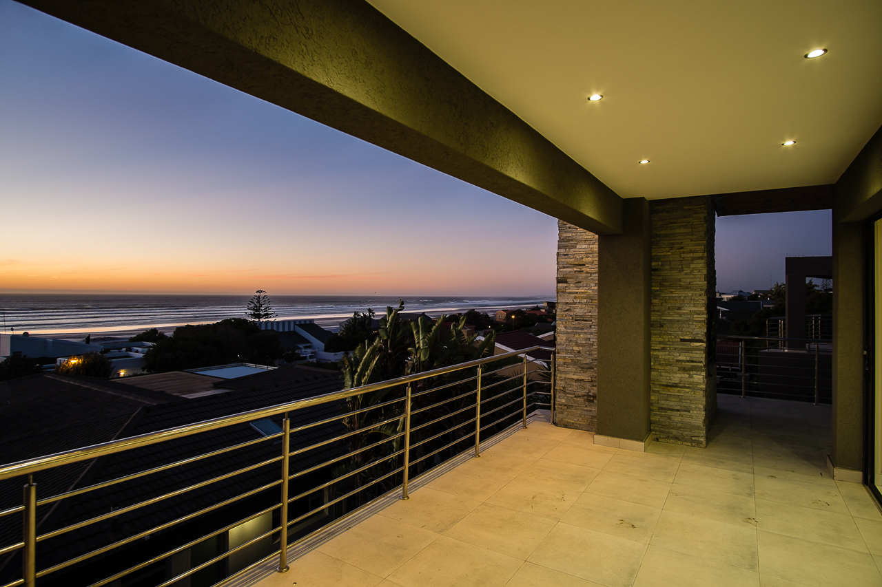 Photo 10 of Luxury Villa Melkbos accommodation in Melkbosstrand, Cape Town with 6 bedrooms and 6 bathrooms