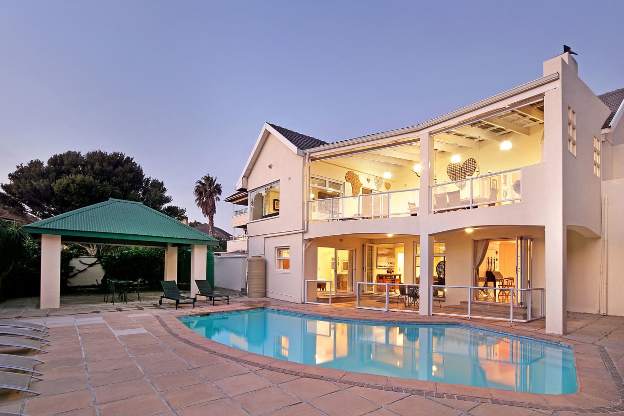 Photo 11 of Merridew accommodation in Camps Bay, Cape Town with 6 bedrooms and 6 bathrooms