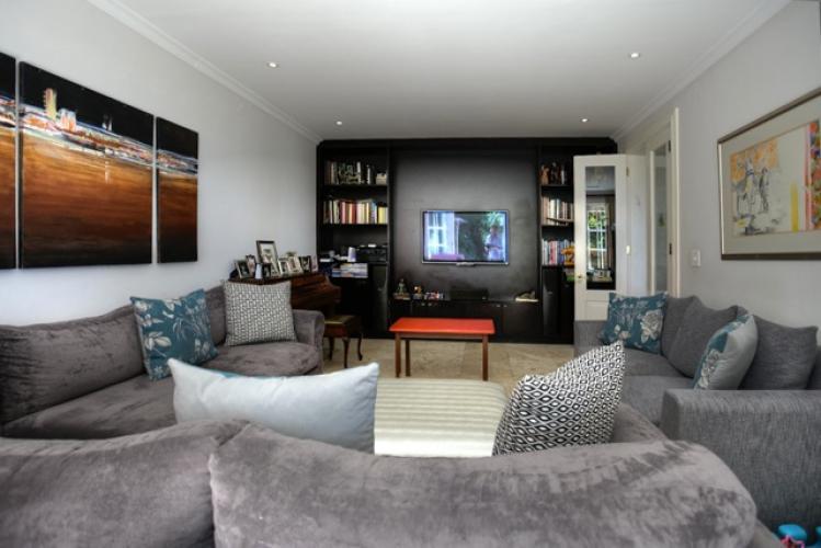Photo 8 of Miller Villa accommodation in Fresnaye, Cape Town with 5 bedrooms and 4 bathrooms