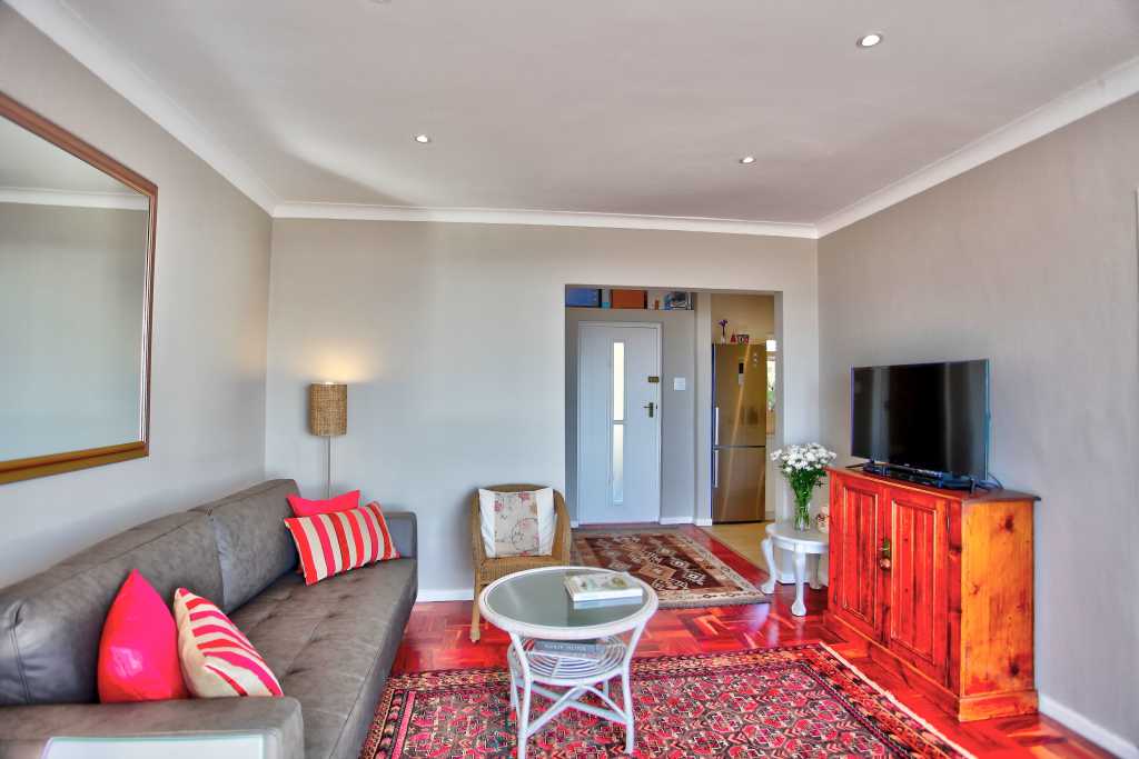 Photo 5 of Miramar Pad accommodation in Sea Point, Cape Town with 1 bedrooms and 1 bathrooms