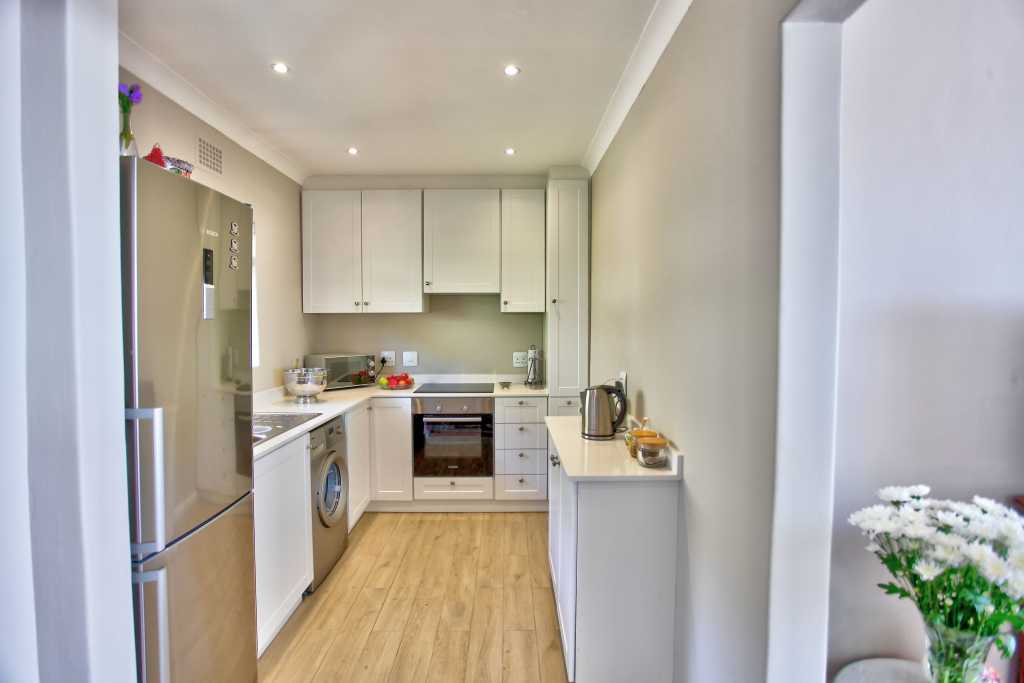 Photo 10 of Miramar Pad accommodation in Sea Point, Cape Town with 1 bedrooms and 1 bathrooms
