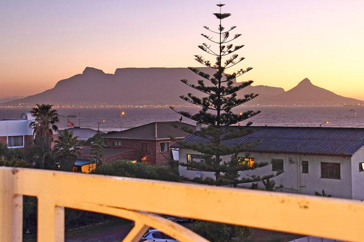 Photo 10 of Monte Blu accommodation in Bloubergstrand, Cape Town with 2 bedrooms and 1 bathrooms