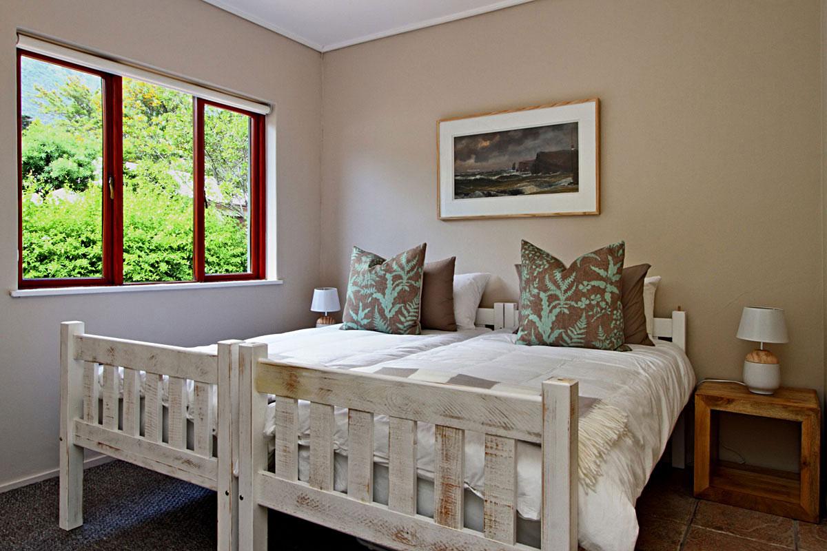 Photo 5 of Mountain Lodge accommodation in Hout Bay, Cape Town with 2 bedrooms and 1 bathrooms