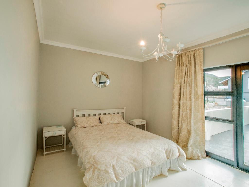 Photo 10 of Mountain Side Mansion accommodation in Tokai, Cape Town with 4 bedrooms and 4 bathrooms