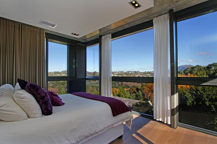 Photo 24 of Mountain Views Newlands accommodation in Newlands, Cape Town with 4 bedrooms and 4 bathrooms