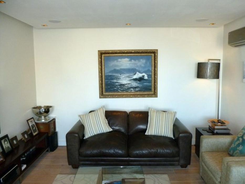 Photo 16 of Naelemay Beach Road Apartment accommodation in Sea Point, Cape Town with 2 bedrooms and 2 bathrooms