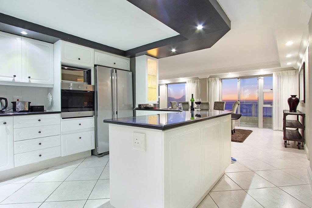 Photo 22 of Nautica 501 accommodation in Bloubergstrand, Cape Town with 3 bedrooms and 3 bathrooms