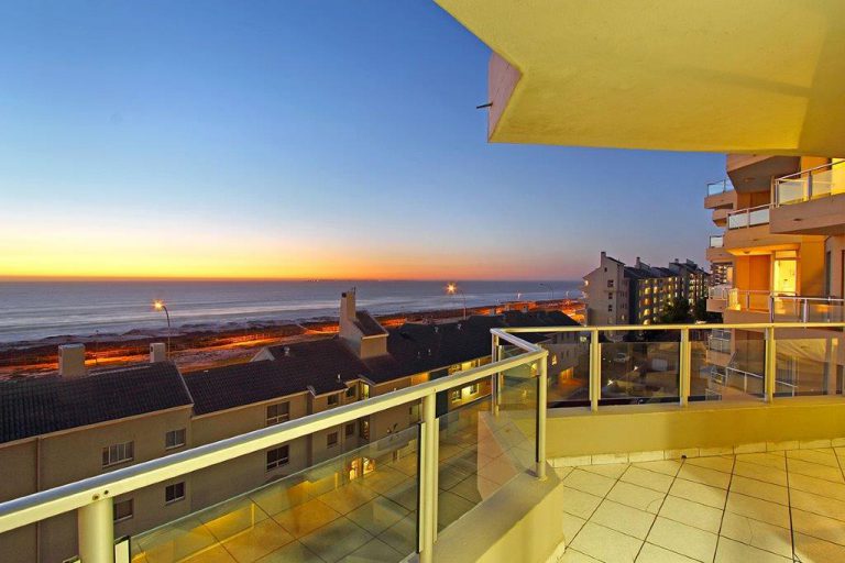 Photo 1 of Nautica 501 accommodation in Bloubergstrand, Cape Town with 3 bedrooms and 3 bathrooms
