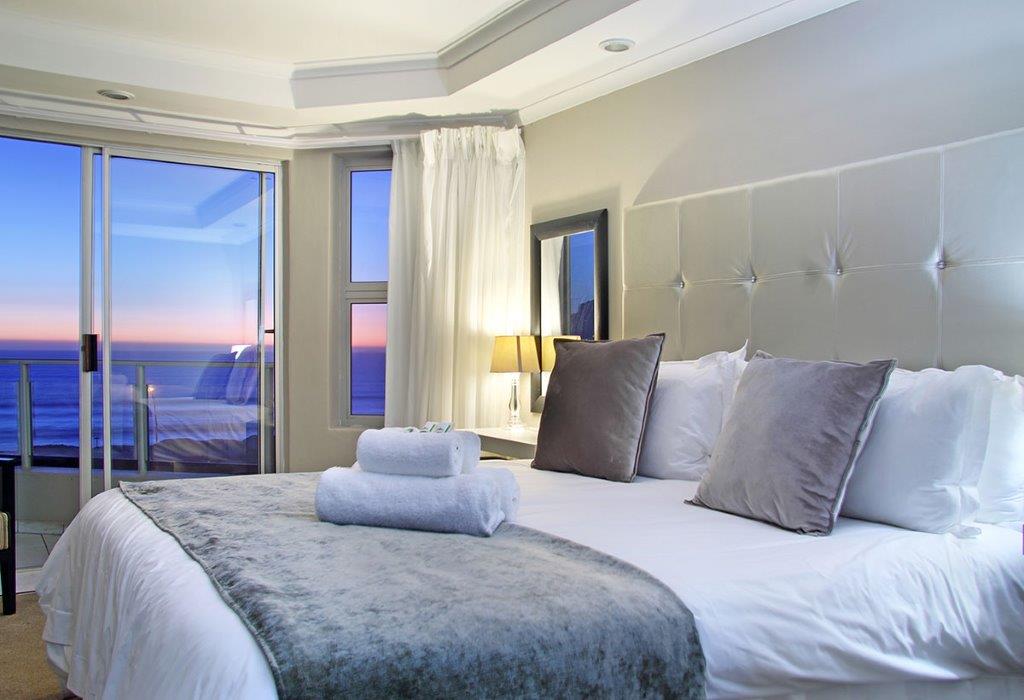 Photo 9 of Nautica 501 accommodation in Bloubergstrand, Cape Town with 3 bedrooms and 3 bathrooms
