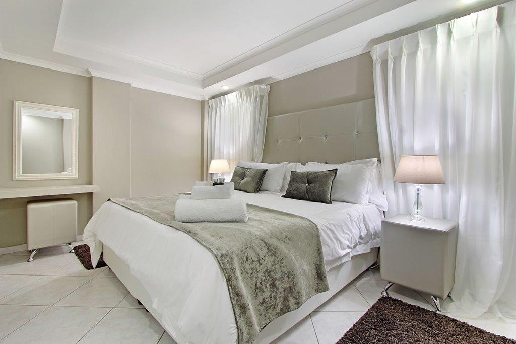 Photo 10 of Nautica 501 accommodation in Bloubergstrand, Cape Town with 3 bedrooms and 3 bathrooms