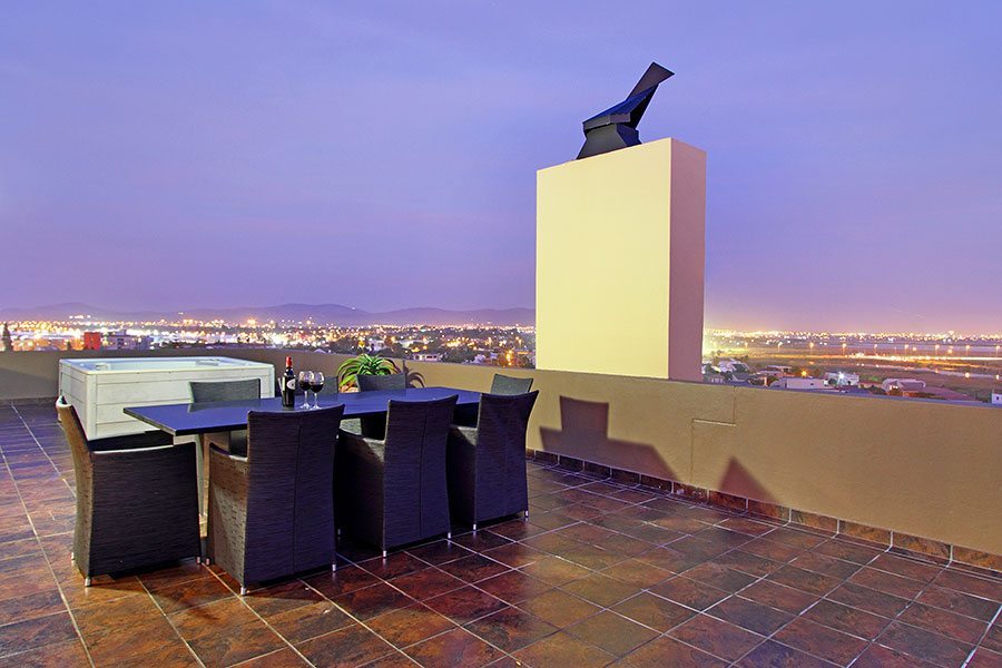 Photo 4 of Nautica Penthouse accommodation in Bloubergstrand, Cape Town with 3 bedrooms and 2 bathrooms