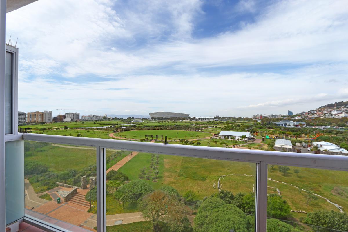 Photo 2 of New Cumberland 508 accommodation in Mouille Point, Cape Town with 1 bedrooms and 1 bathrooms