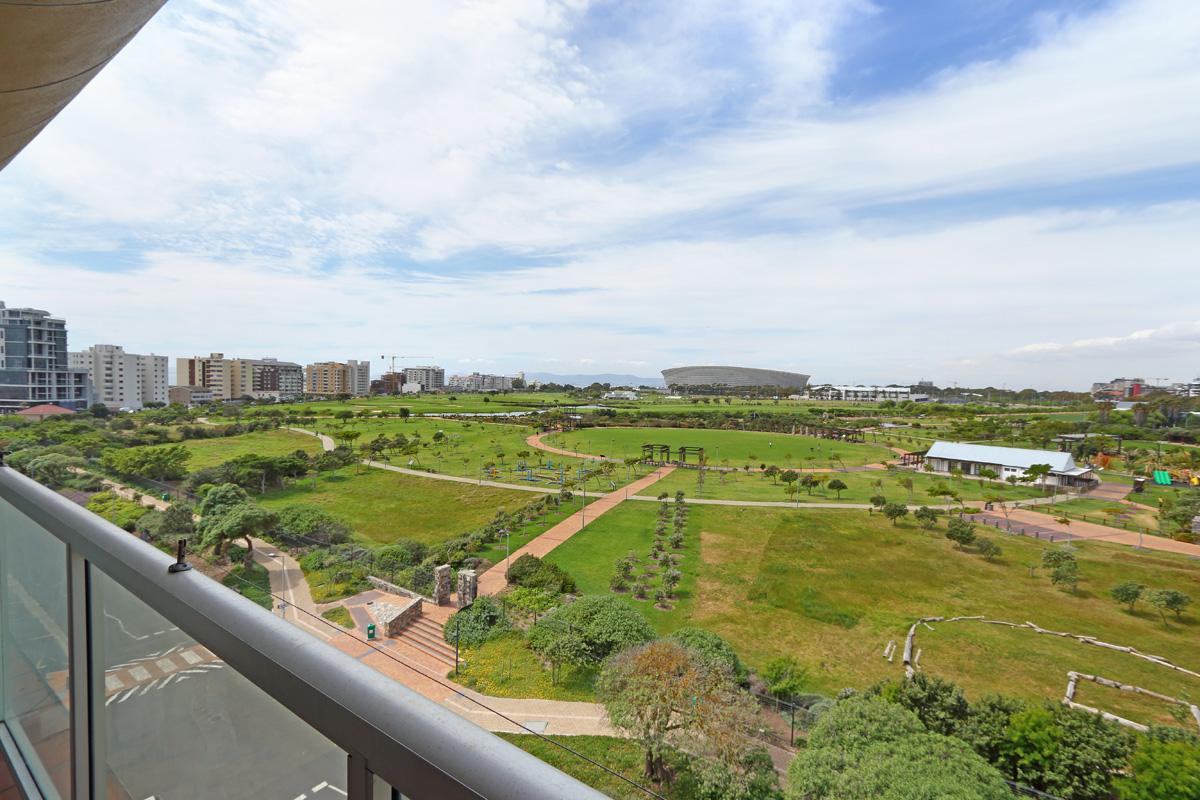 Photo 3 of New Cumberland 508 accommodation in Mouille Point, Cape Town with 1 bedrooms and 1 bathrooms