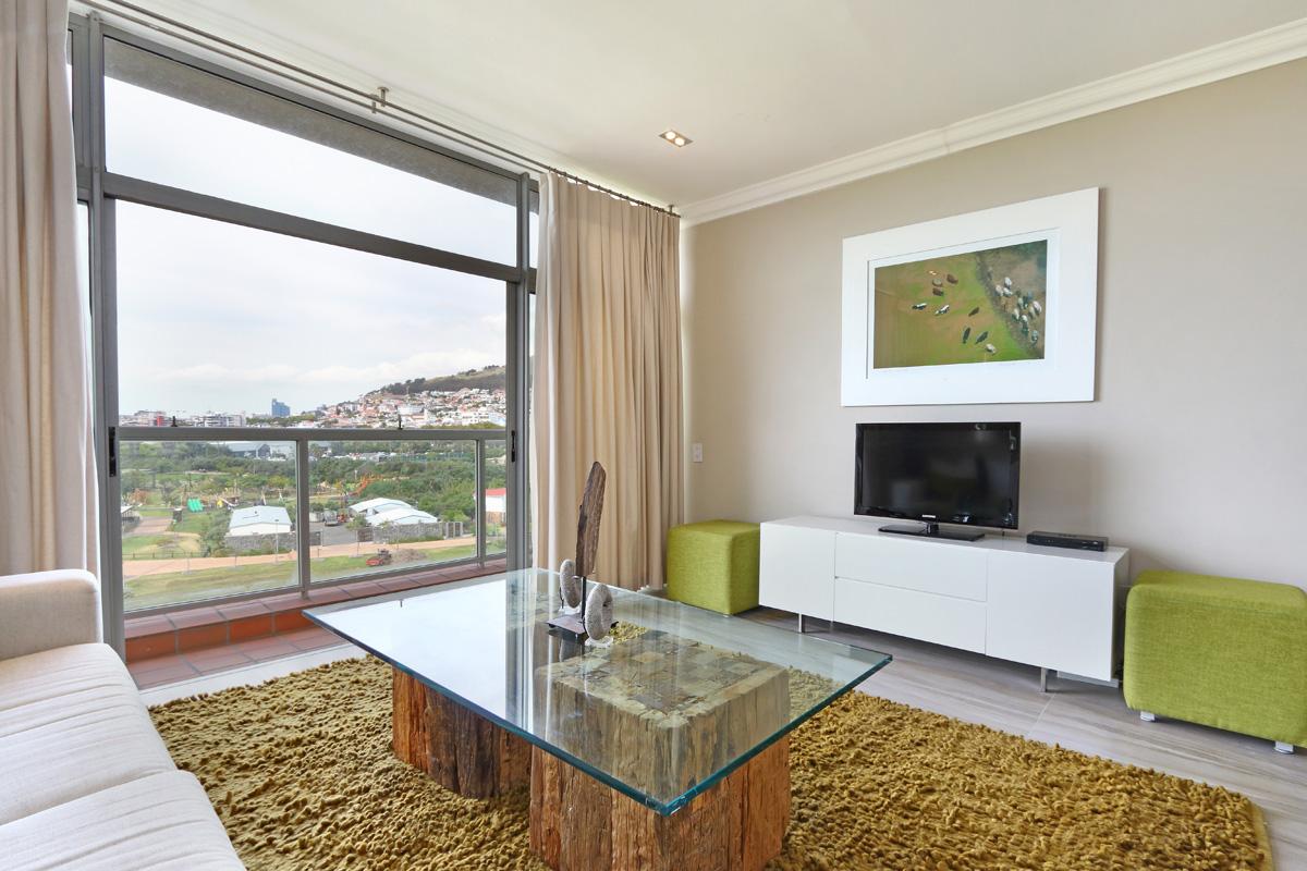 Photo 4 of New Cumberland 508 accommodation in Mouille Point, Cape Town with 1 bedrooms and 1 bathrooms