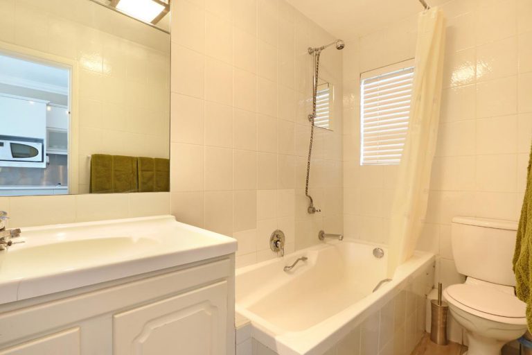 Photo 6 of New Cumberland 508 accommodation in Mouille Point, Cape Town with 1 bedrooms and 1 bathrooms