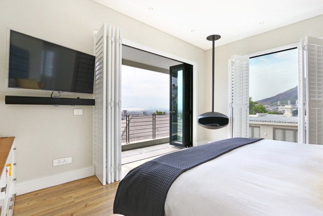 Photo 2 of Newport Villa accommodation in Tamboerskloof, Cape Town with 4 bedrooms and 4 bathrooms