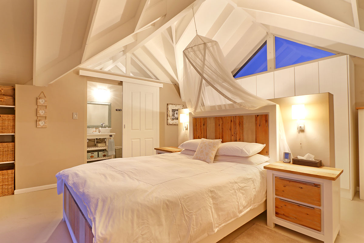 Photo 12 of Noordhoek Lakehouse accommodation in Noordhoek, Cape Town with 3 bedrooms and 2 bathrooms