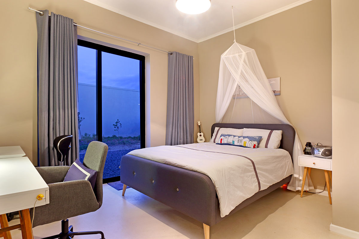 Photo 10 of Noordhoek Lakehouse accommodation in Noordhoek, Cape Town with 3 bedrooms and 2 bathrooms