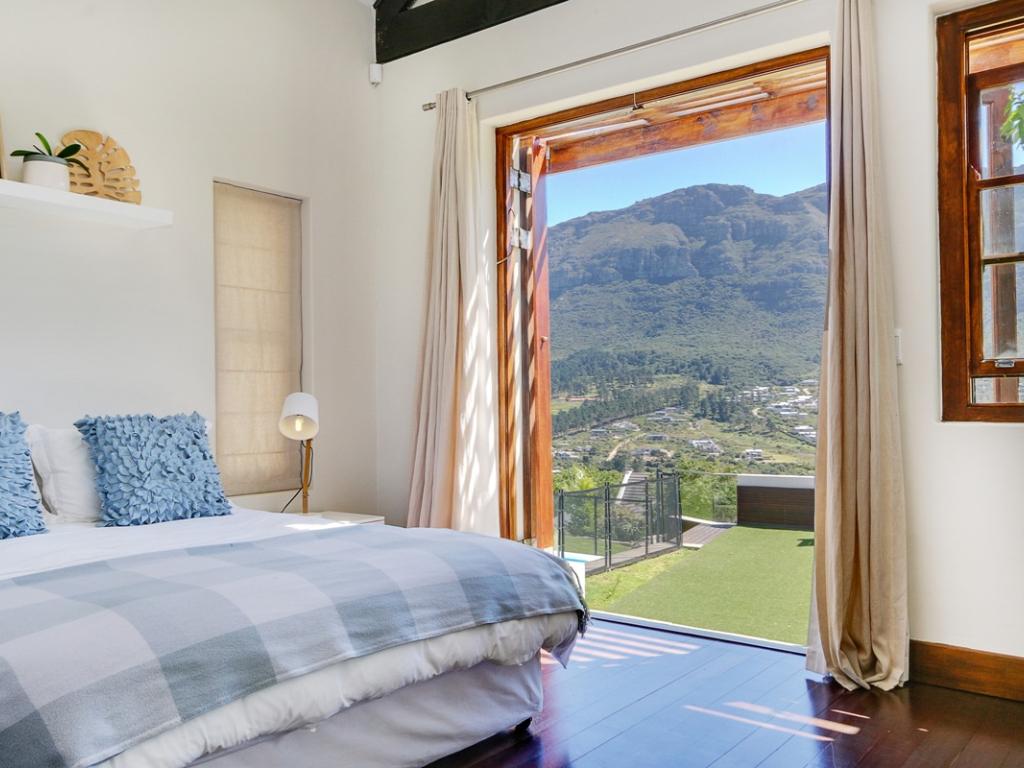 Photo 13 of Oakwood Lane accommodation in Hout Bay, Cape Town with 4 bedrooms and 3 bathrooms
