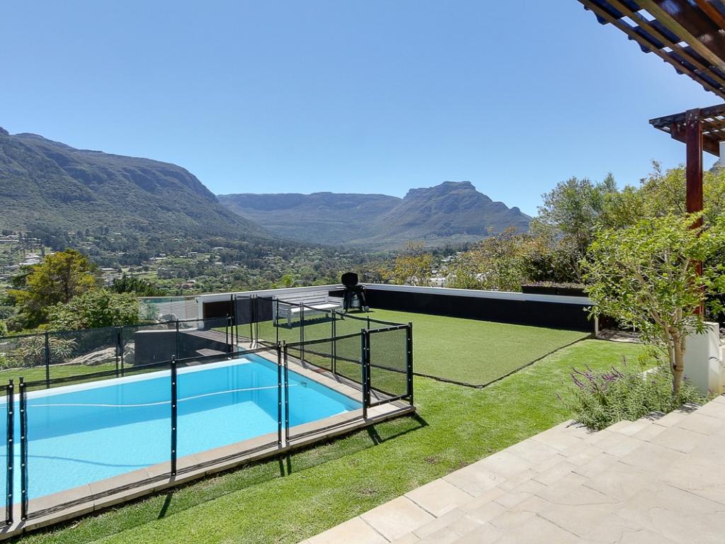 Photo 3 of Oakwood Lane accommodation in Hout Bay, Cape Town with 4 bedrooms and 3 bathrooms