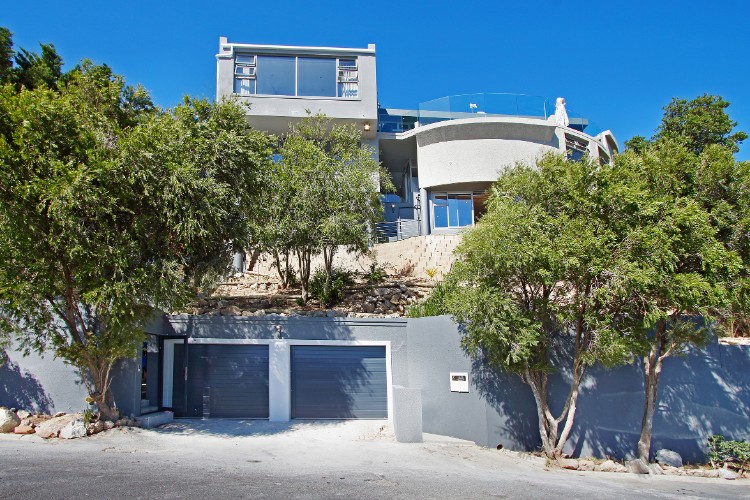 Photo 14 of Ocean Bliss accommodation in Llandudno, Cape Town with 5 bedrooms and 5 bathrooms
