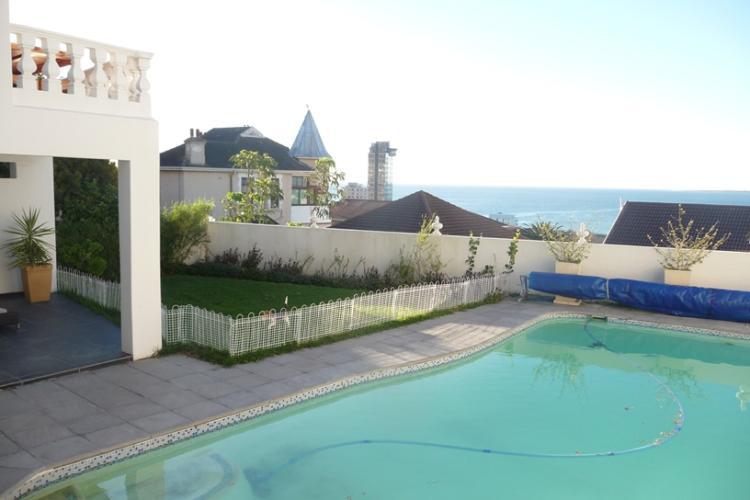 Photo 8 of Ocean View House accommodation in Green Point, Cape Town with 3 bedrooms and 2 bathrooms