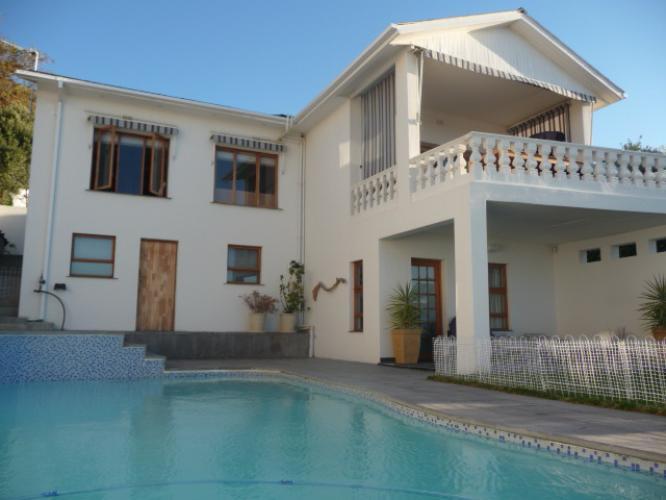 Photo 9 of Ocean View House accommodation in Green Point, Cape Town with 3 bedrooms and 2 bathrooms