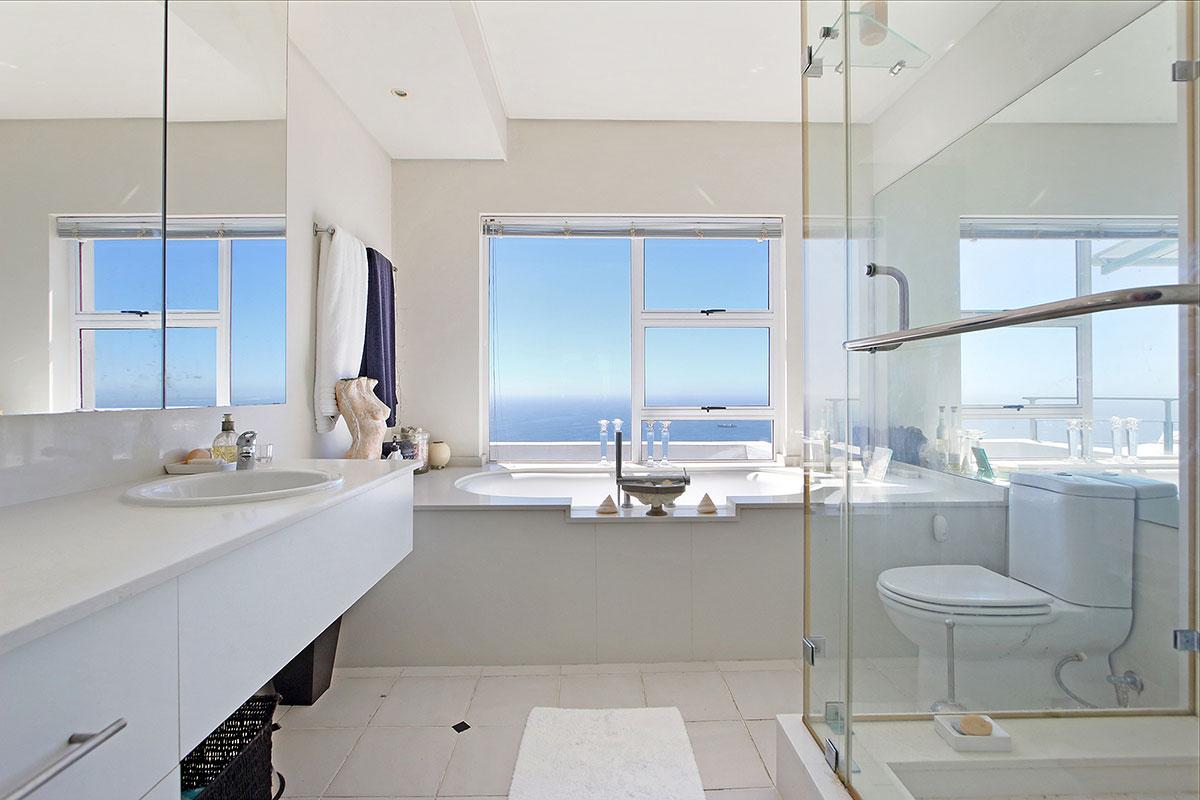 Photo 2 of Ocean Views Villa Bantry Bay accommodation in Bantry Bay, Cape Town with 4 bedrooms and 4 bathrooms