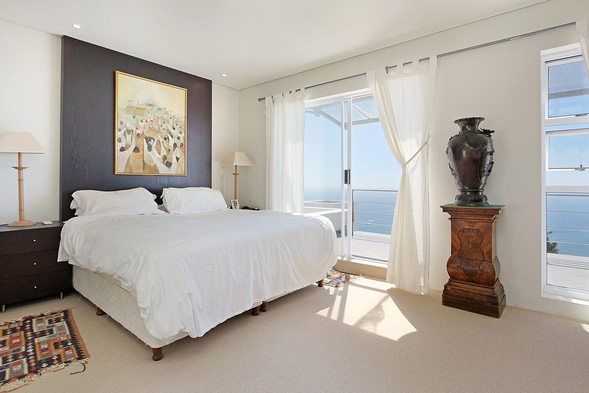 Photo 5 of Ocean Views Villa Bantry Bay accommodation in Bantry Bay, Cape Town with 4 bedrooms and 4 bathrooms