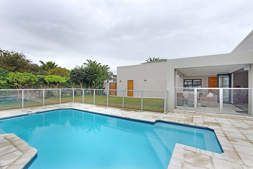 Photo 12 of Oceans Walk accommodation in Sunset Beach, Cape Town with 4 bedrooms and 3 bathrooms