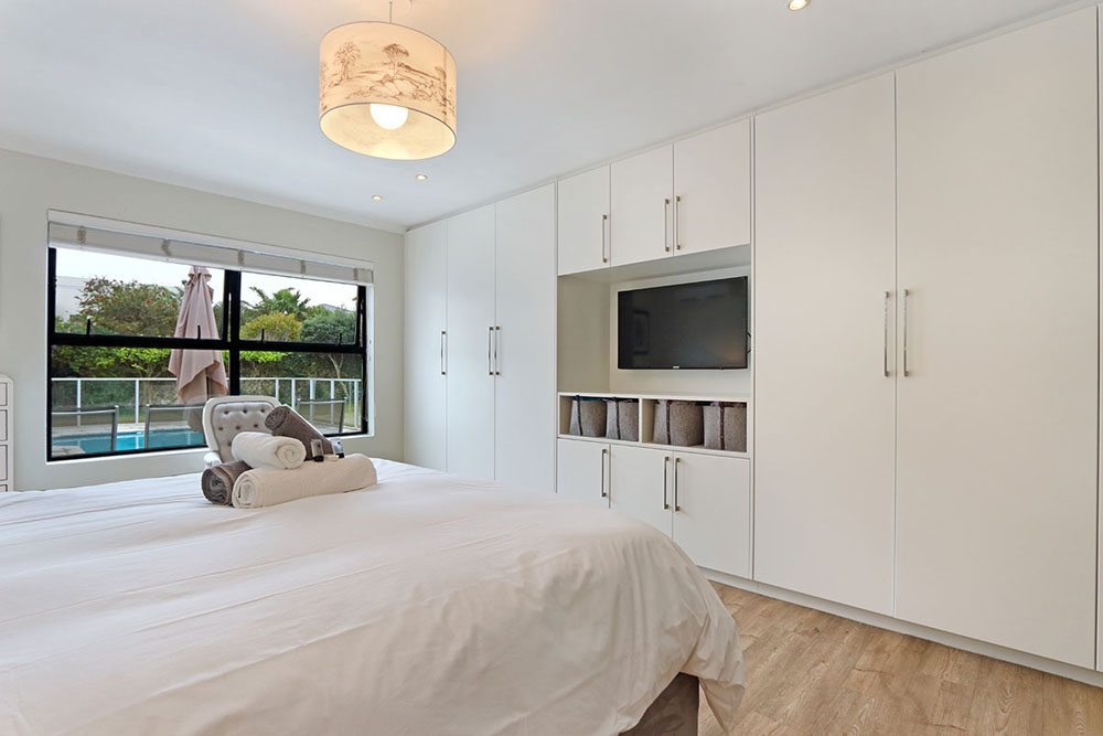 Photo 6 of Oceans Walk accommodation in Sunset Beach, Cape Town with 4 bedrooms and 3 bathrooms