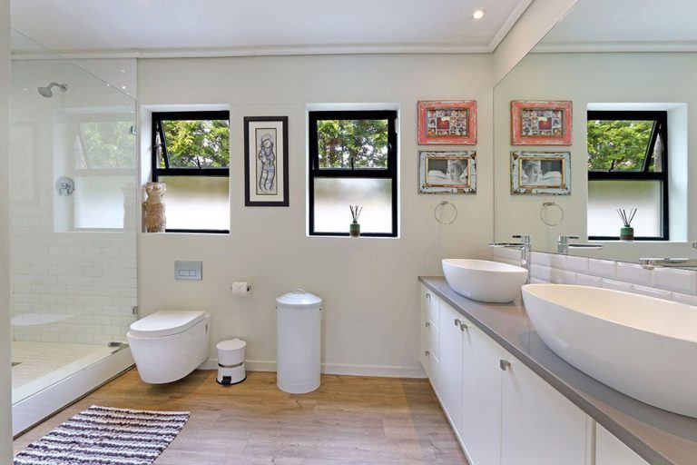 Photo 7 of Oceans Walk accommodation in Sunset Beach, Cape Town with 4 bedrooms and 3 bathrooms