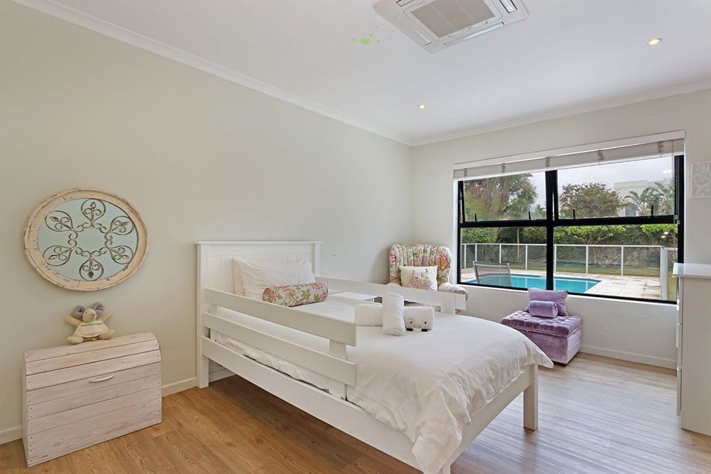 Photo 10 of Oceans Walk accommodation in Sunset Beach, Cape Town with 4 bedrooms and 3 bathrooms