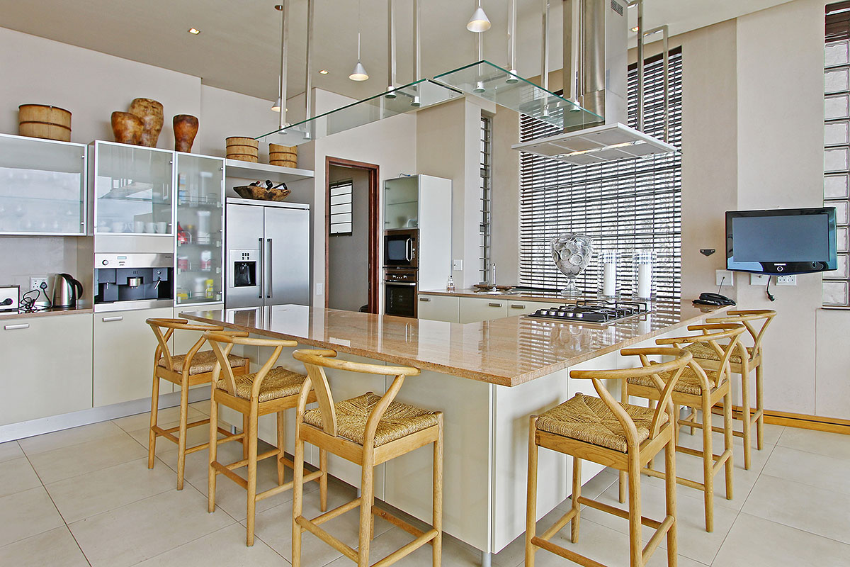 Photo 10 of Open Villa accommodation in Bantry Bay, Cape Town with 5 bedrooms and 5 bathrooms