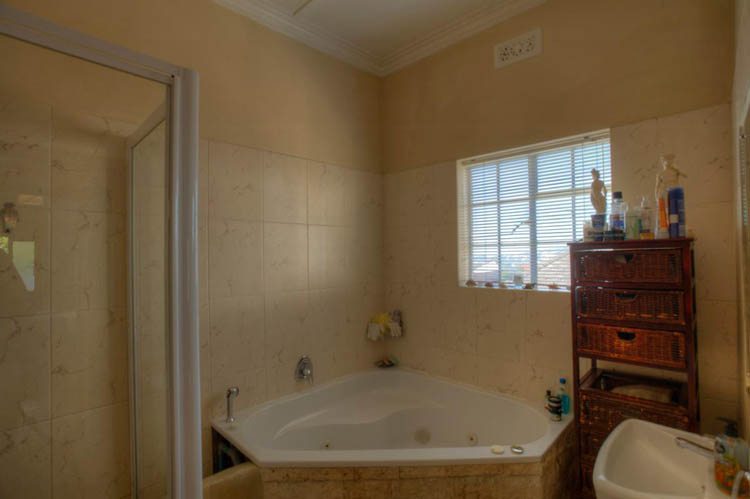 Photo 8 of Oranjezicht Lina Villa accommodation in Oranjezicht, Cape Town with 5 bedrooms and 3.5 bathrooms